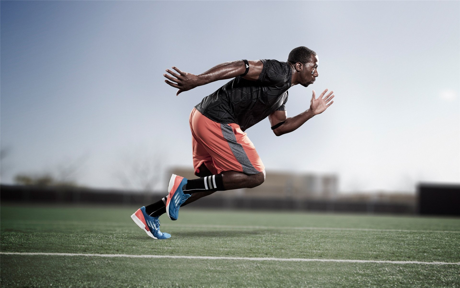 《线上线下融合：新型电竞赛事模式探索》，线上线下比赛